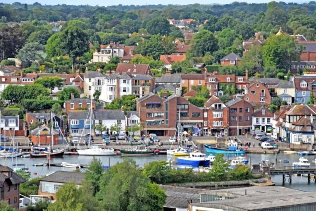 Stunning Luxury Apartment In Central Lymington Exteriör bild