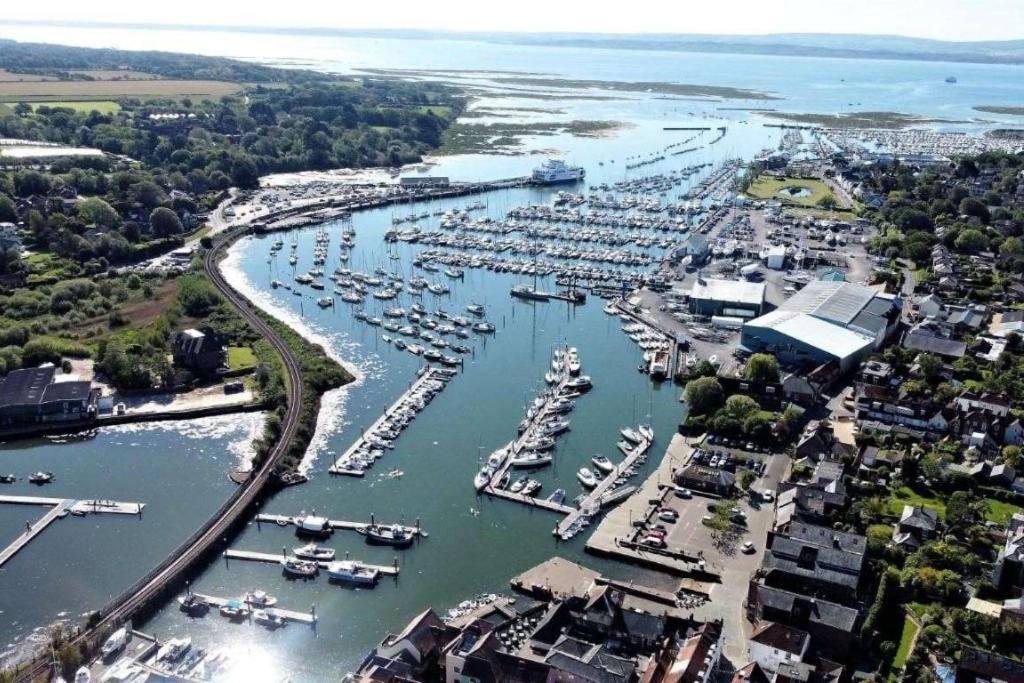 Stunning Luxury Apartment In Central Lymington Exteriör bild