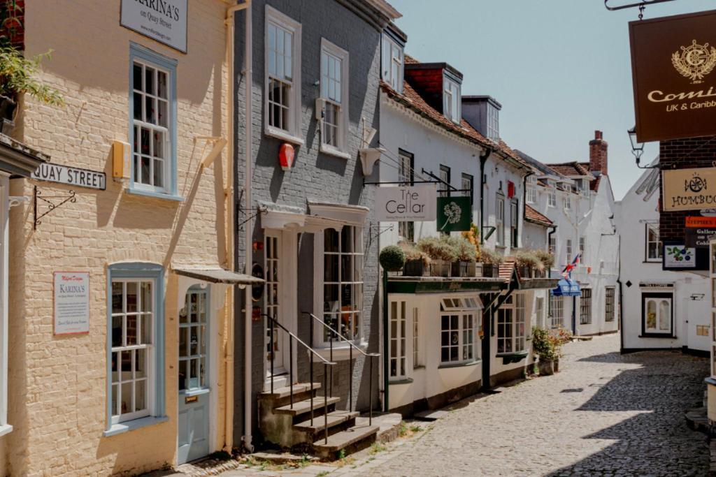 Stunning Luxury Apartment In Central Lymington Exteriör bild