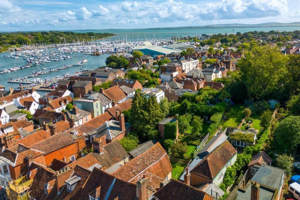 Stunning Luxury Apartment In Central Lymington Exteriör bild